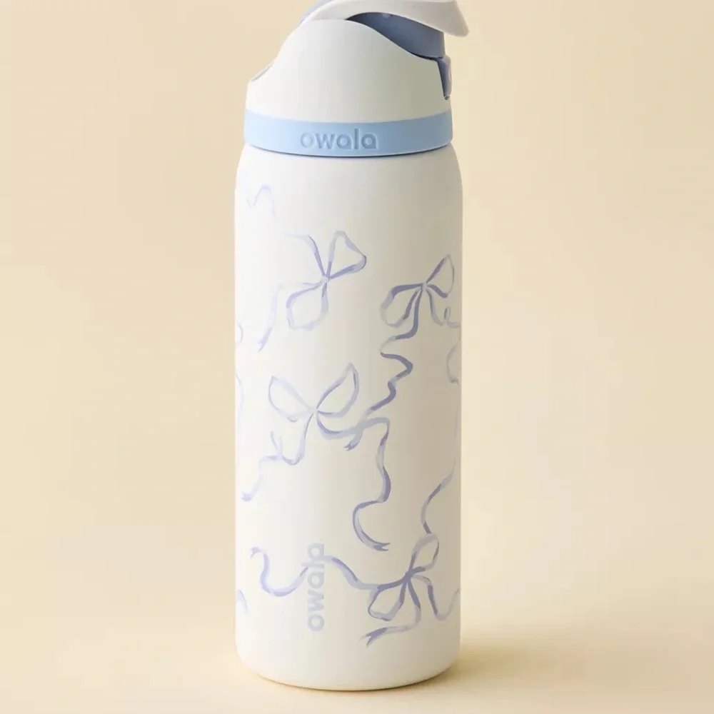 Owala UO Exclusive FreeSip 32 oz Bow Water Bottle - Tied and True - Picture 1 of 6